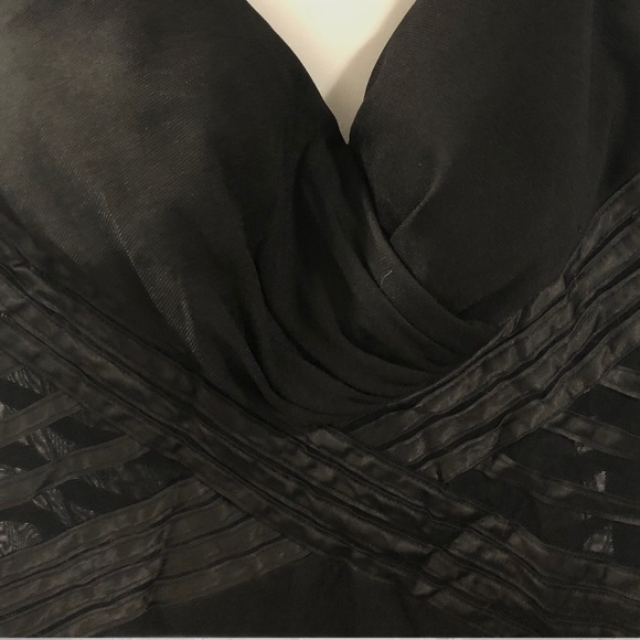 šFall Saleš Le Chateau Black Halter Dress - Picture 5 of 7